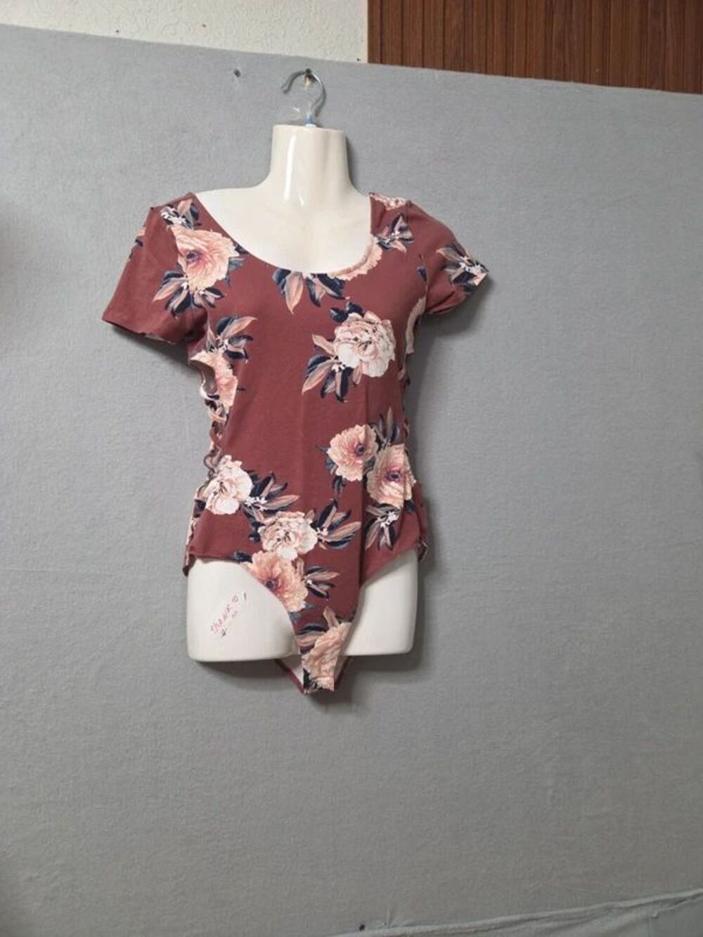 Charlotte Russe Floral Short Sleeve Bodice Top with Side Lace-Up Cutouts Size M
